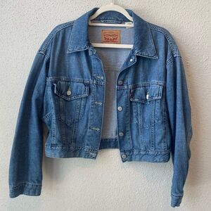 Levi’s cropped denim jacket